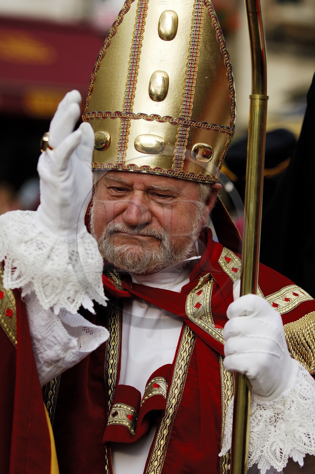 Belgique, Bruxelles, le centre historique, la Grand Place classée Patrimoine Mondial de l'UNESCO, fête de l' Ommegang, personnage de l' évêque