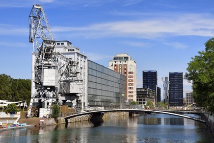 France, Bas Rhin, Strasbourg, development of port du Rhin (Rhine's harbour) and conversion of breakwater of Bassin d'Austerlitz, the Andre Malraux media library, buildings the Black Swans by architect Anne Demians in the background