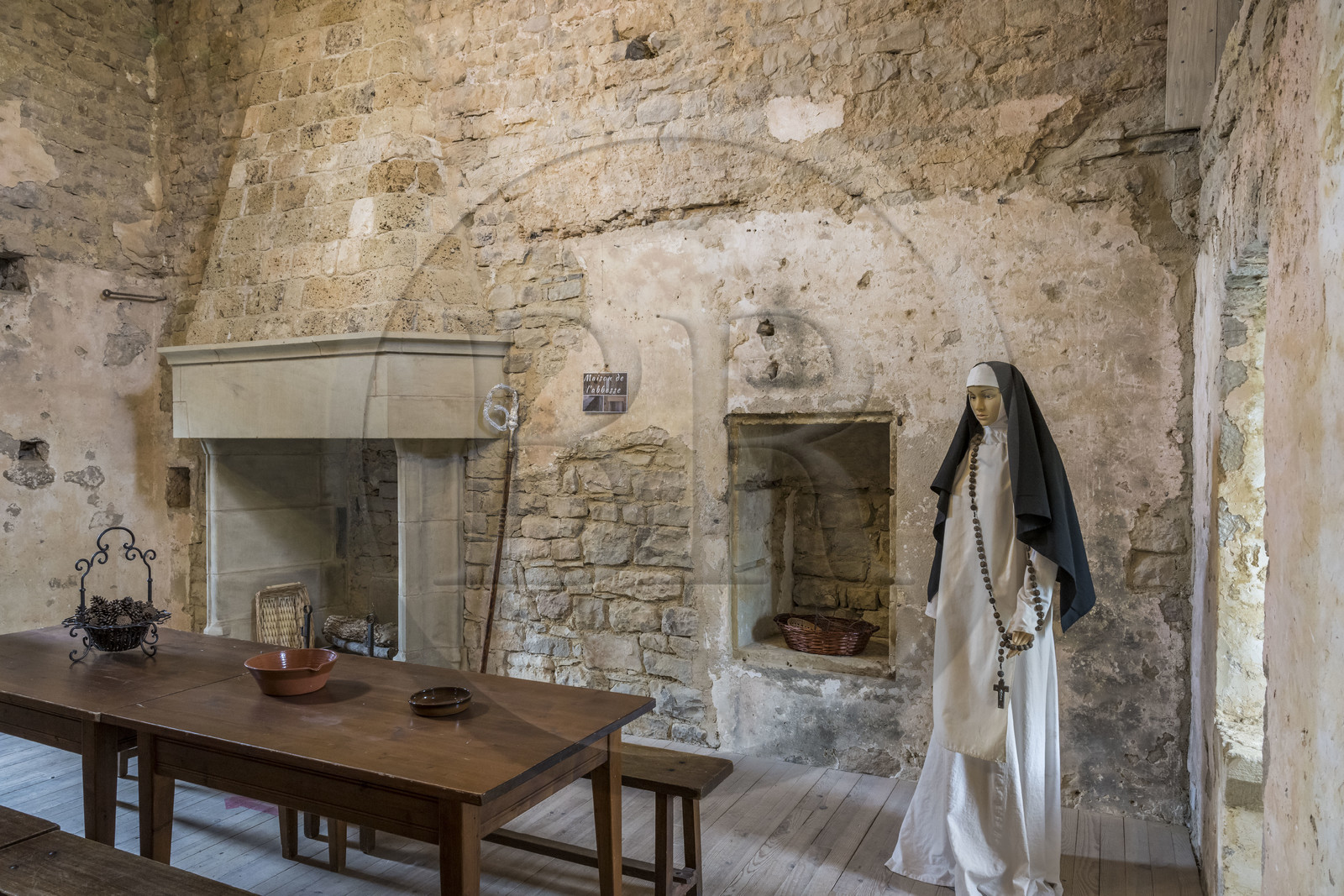 France, Aveyron (12), parc naturel régional des Grands Causses, le fort cistercien de Saint-Jean-d’Alcas, ancien habitat de l'abbesse de Nonenque dans l'église fortifiée