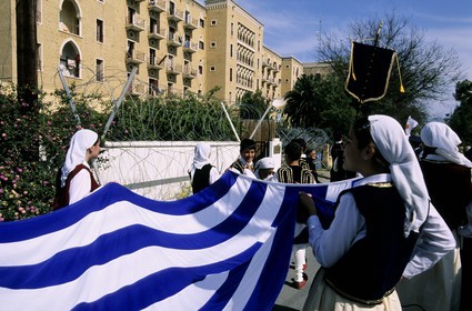 Chypre, Nicosie, manifestation contre Chypre occupée au point de passage de la ìligne verte (de démarcation)
