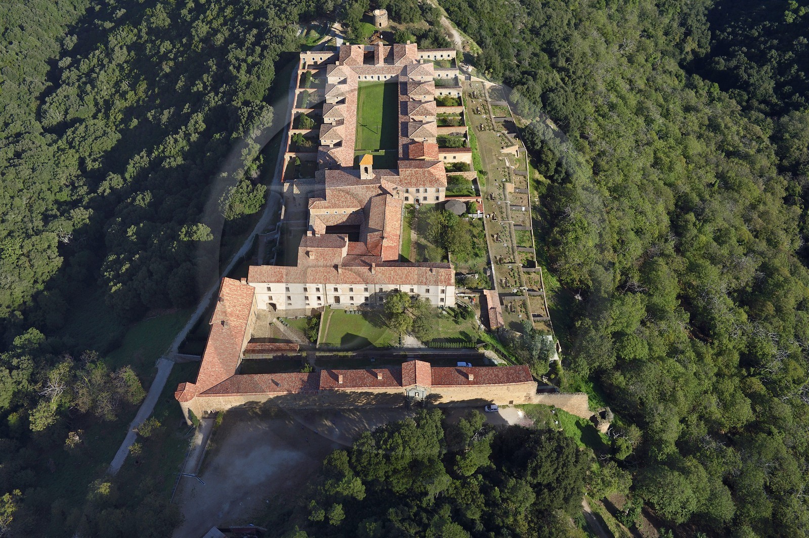 France, Var (83), Massif des Maures, Collobrières, chartreuse de la Verne (vue aérienne)