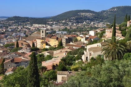 France, Var (83), Hyères, la vieille ville et la Collégiale Saint-Paul, Massif des Maurettes