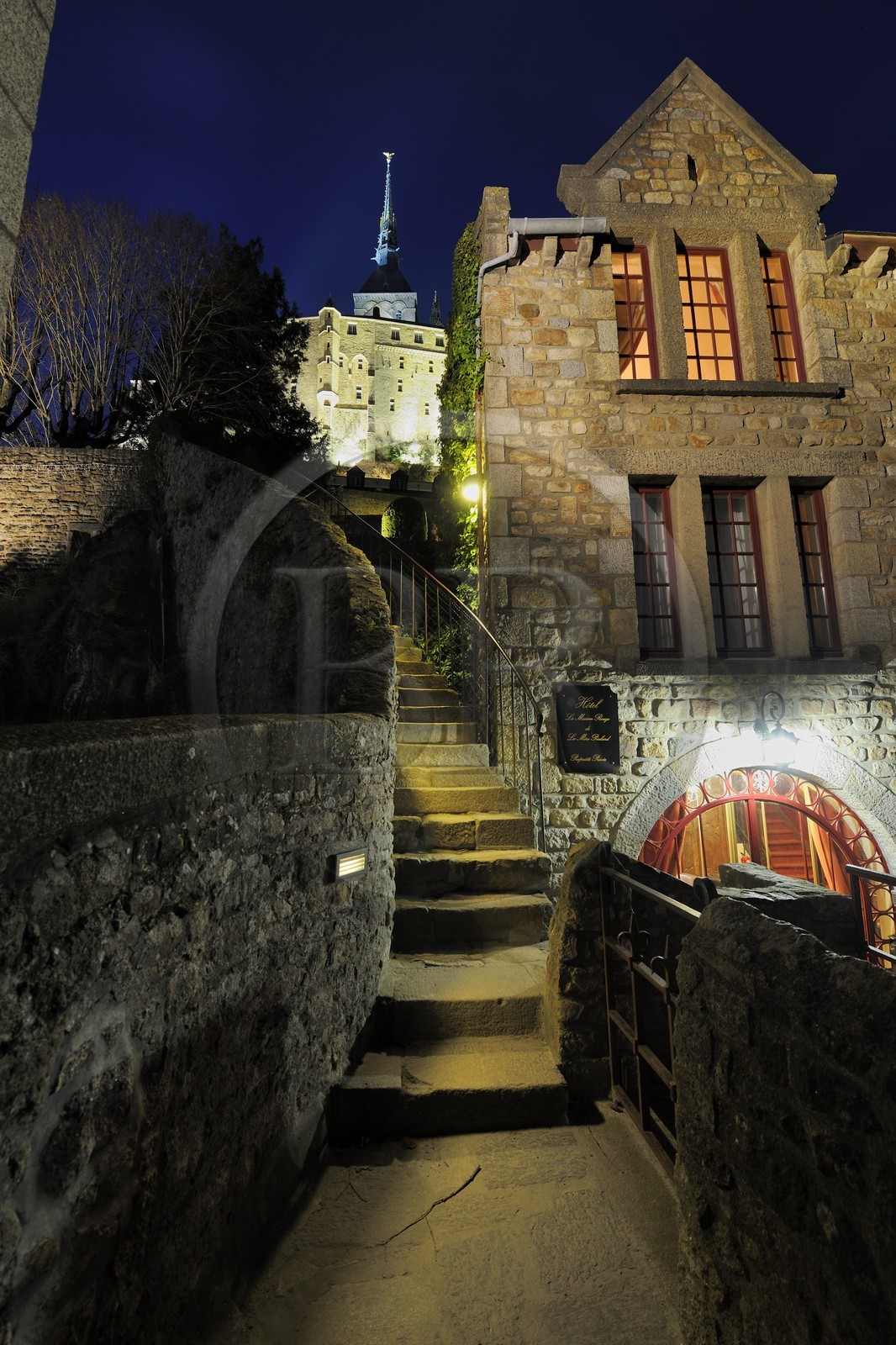 France, Manche (50), Mont-Saint-Michel, classé Patrimoine Mondial de l'UNESCO, escalier des Monteux montant vers l'abbaye