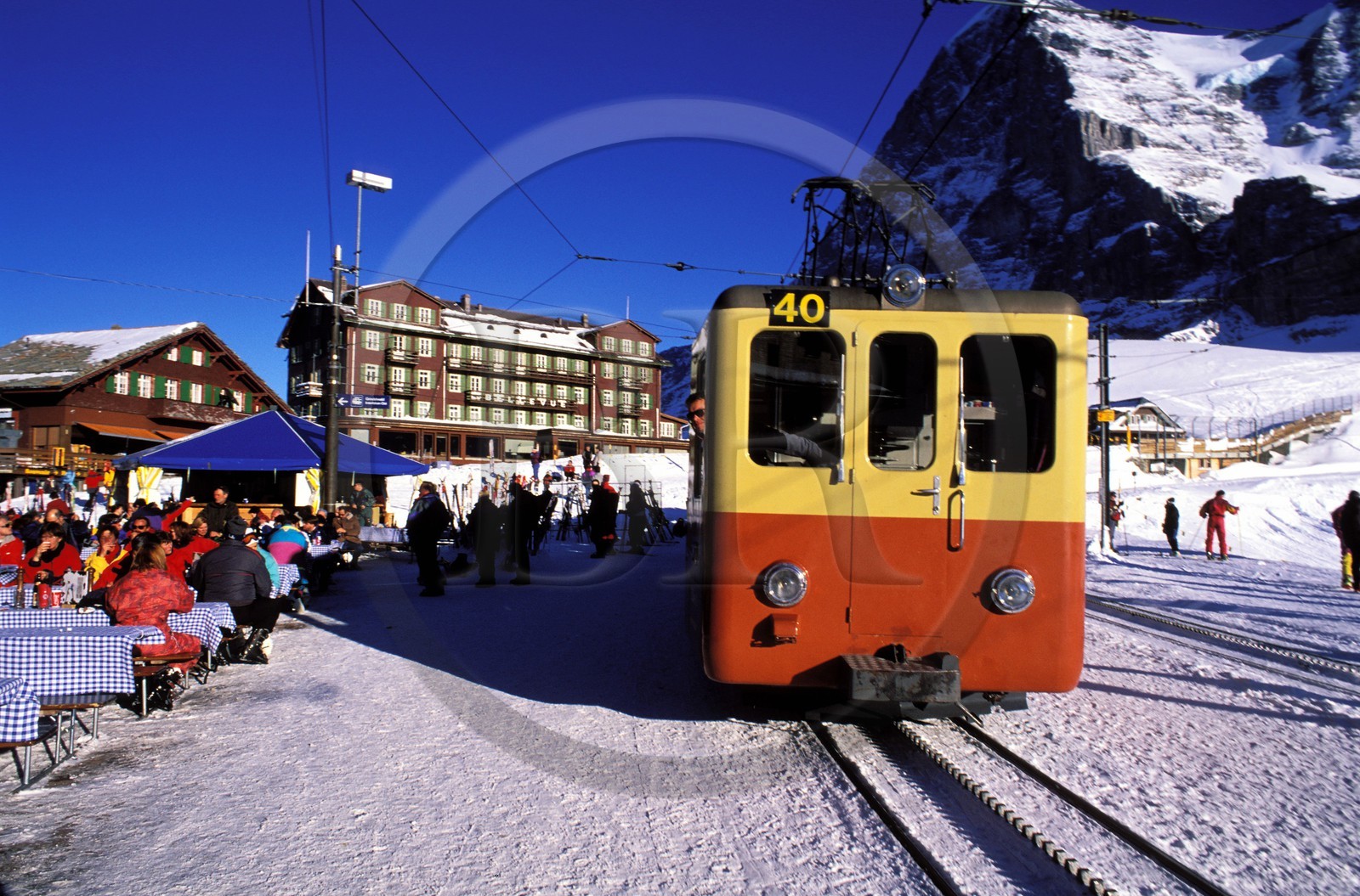 Suisse, région de Bern (Oberland Bernois), train à crémaillère montant à la Jungfrau à Kleine scheidegg (2061m)