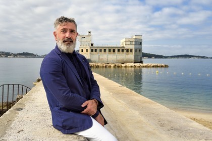 France, Var (83), Toulon, le mole des torpilles au coeur de la rade en attente de sa rehabilitation, Jean-Pierre Blanc directeur de la Villa Noailles et fondateur de la Design parade