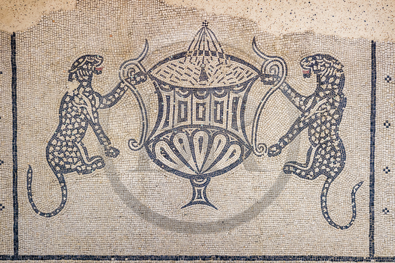 France, Gard, Nimes, Romanity museum (Musée de la Romanite), roman mosaic with hanging panthers around a fountain crater, early 2nd century AD. J.-C.