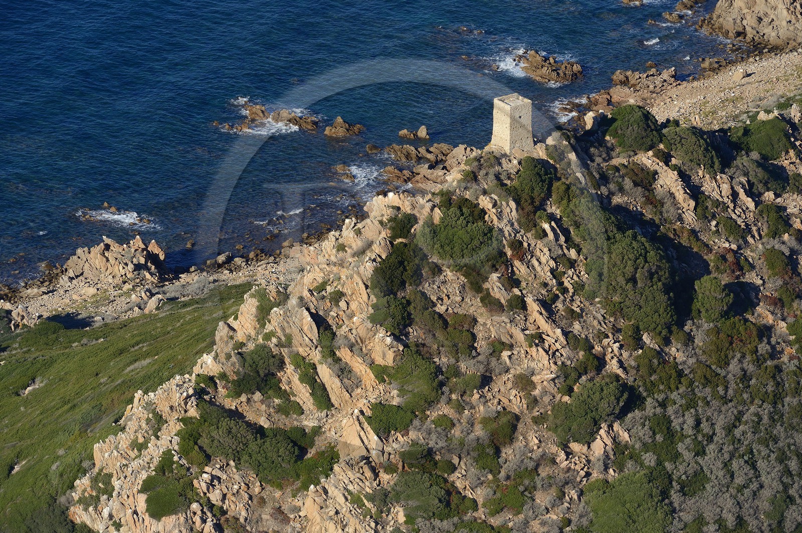 France, Corse-du-Sud (2A), Golfe d'Ajaccio, Pointe de la Parata, Iles Sanguinaires, tour de Castelluccio sur l'Ile de Mezzu mare (vue aérienne)