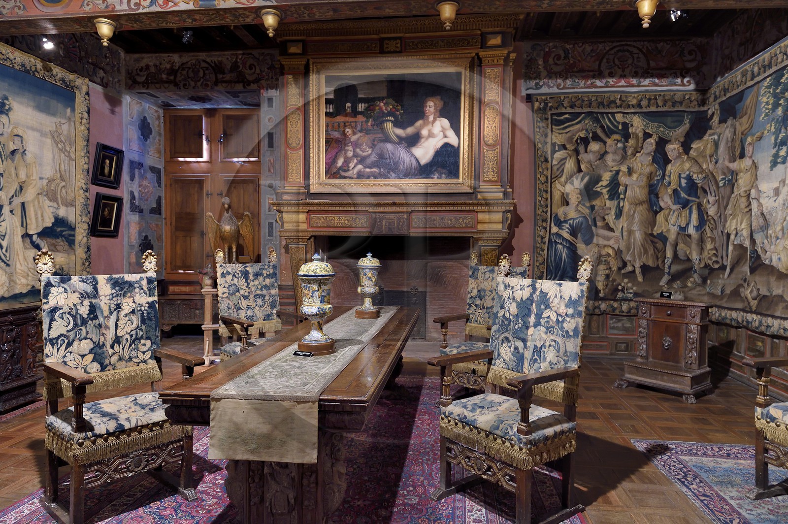 France, Dordogne (24), Périgord Vert, Bourdeilles, chateau de Bourdeilles, le chateau Renaissance, le Salon doré, salon d'apparat qui présente une importante collection de mobiliers