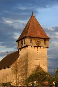 Roumanie, Transylvanie, région de Sibiu, église fortifiée dans le village de Bradu