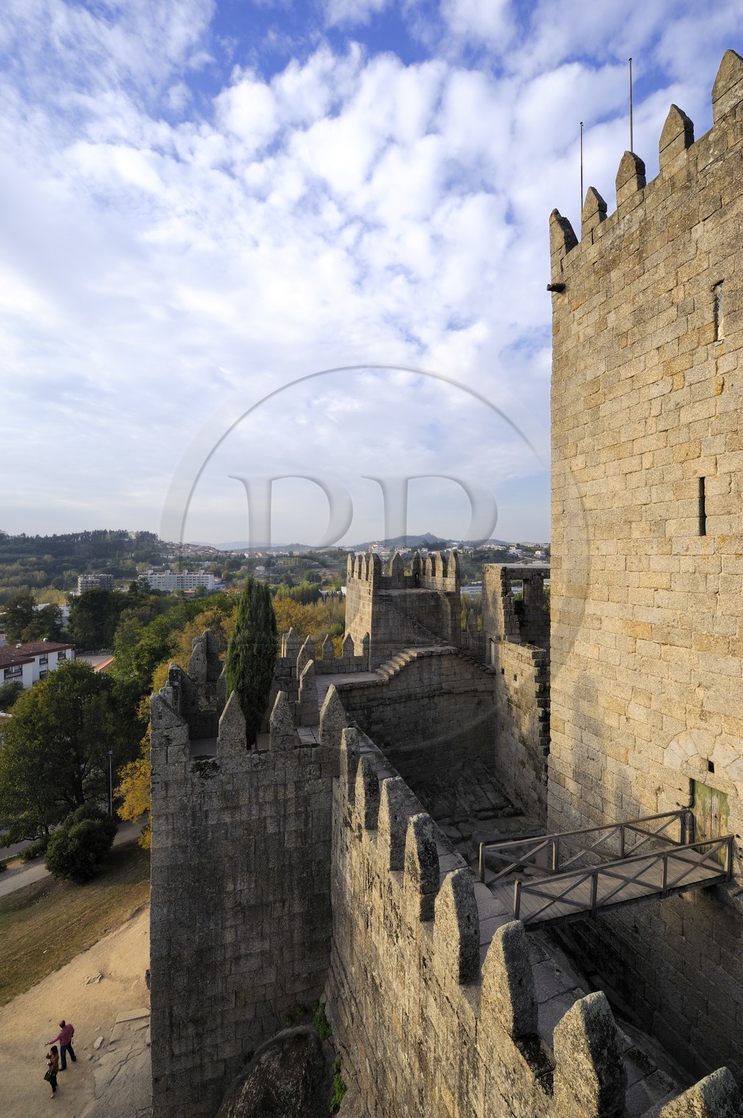 Portugal, région du Minho, Guimaraes, ville classée Patrimoine Mondial de l' UNESCO, le chateau fort aux sept tours