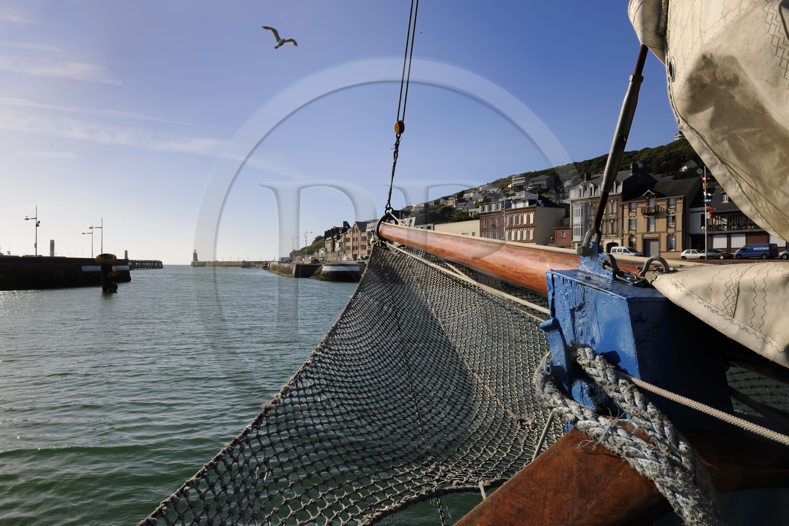 France, Seine-Maritime (76), Pays de Caux, Côte d'Albâtre, sortie du port de Fécamp à bord du vieux gréement la Tante Fine