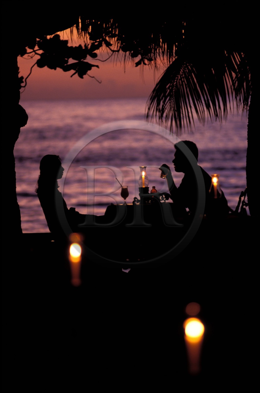 Jamaica, Saint James district, Half moon hotel, lovers having lunch in Montego Bay