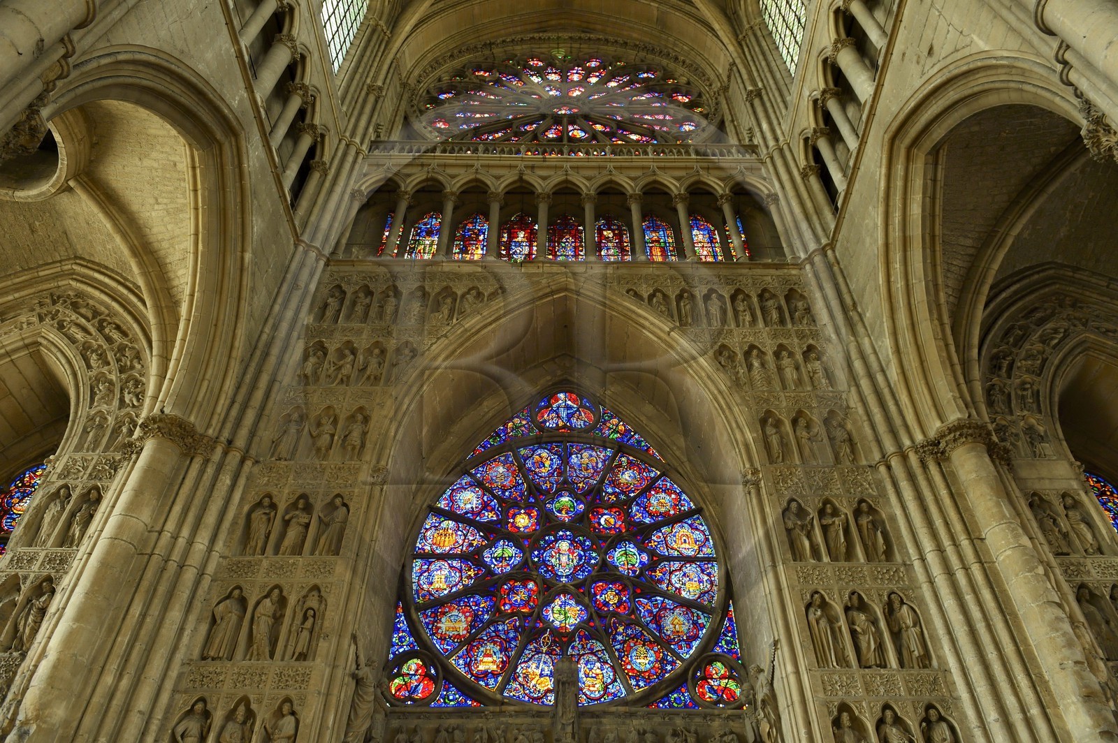 France, Marne (51), Reims, la cathédrale Notre-Dame de Reims, classée Patrimoine Mondial de l'UNESCO, Portail royal, revers du portail central et rosace de la facade occidentale