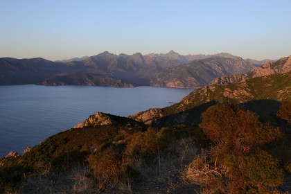 France, Corse-du-Sud (2A), Golfe de Porto, classé Patrimoine Mondial de l'UNESCO, et les montagnes du centre de la Corse