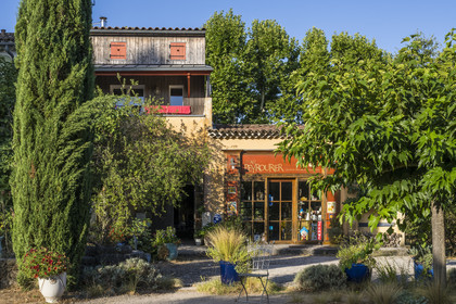 France, Var (83), Provence Verte, Bras, vers Saint-Maximin-la-Sainte-Baume, la maison d'hotes Le Peyrourier - une campagne en Provence