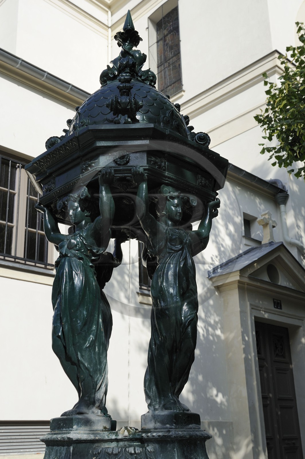 France, Paris (75), fontaine Wallace place du Docteur Lobligeois