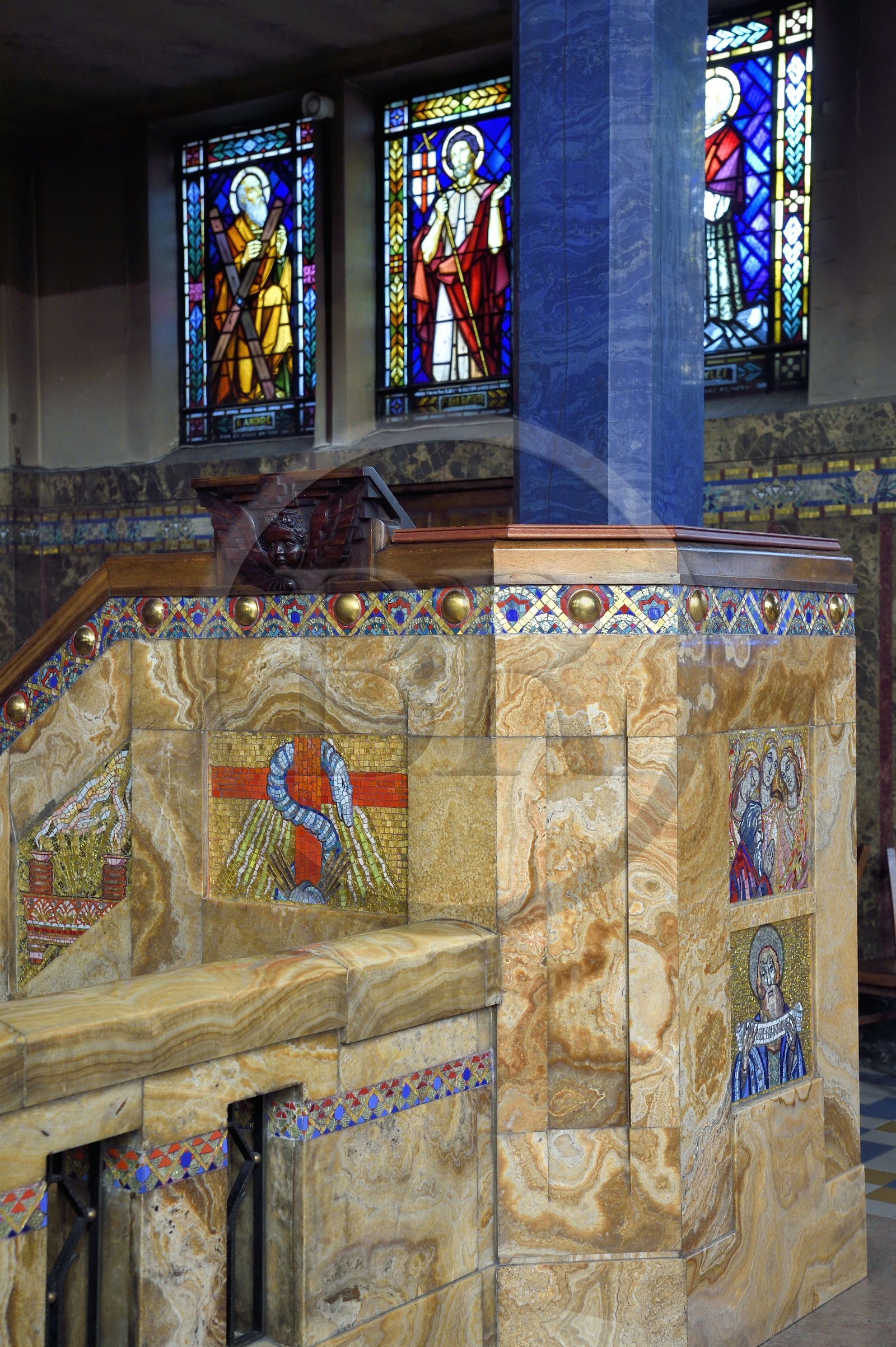 France, Allier (03), Vichy, église Notre-Dame-des-Malades et église Saint-Blaise, détails art Déco sur le muret du choeur et les mosaïques