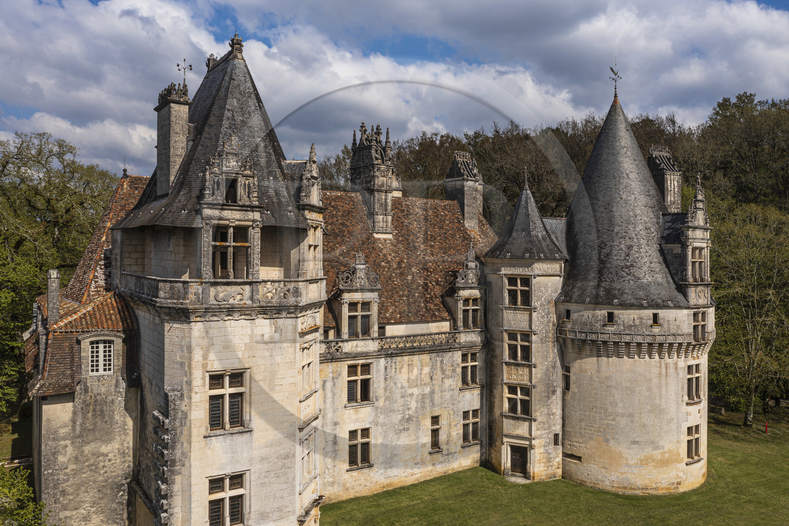 France, Dordogne (24), Périgord Vert, Villars, Chateau de Puyguilhem de style Renaissance (vue aérienne)