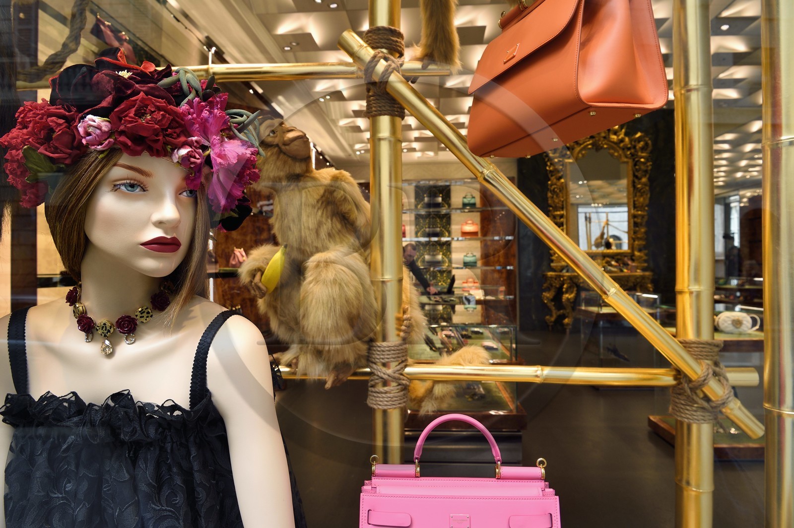 Italie, Lombardie, Milan, Quadrilatère de la Mode (Quadrilatero della moda), boutique de luxe Dolce & Gabbana via Monte Napoleone