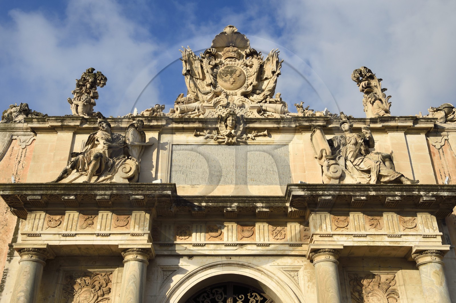 France, Var (83), Toulon, la base navale (Arsenal), la porte de l'Arsenal construite en 1738 et déplacée pour devenir l'entrée du musée national de la marine