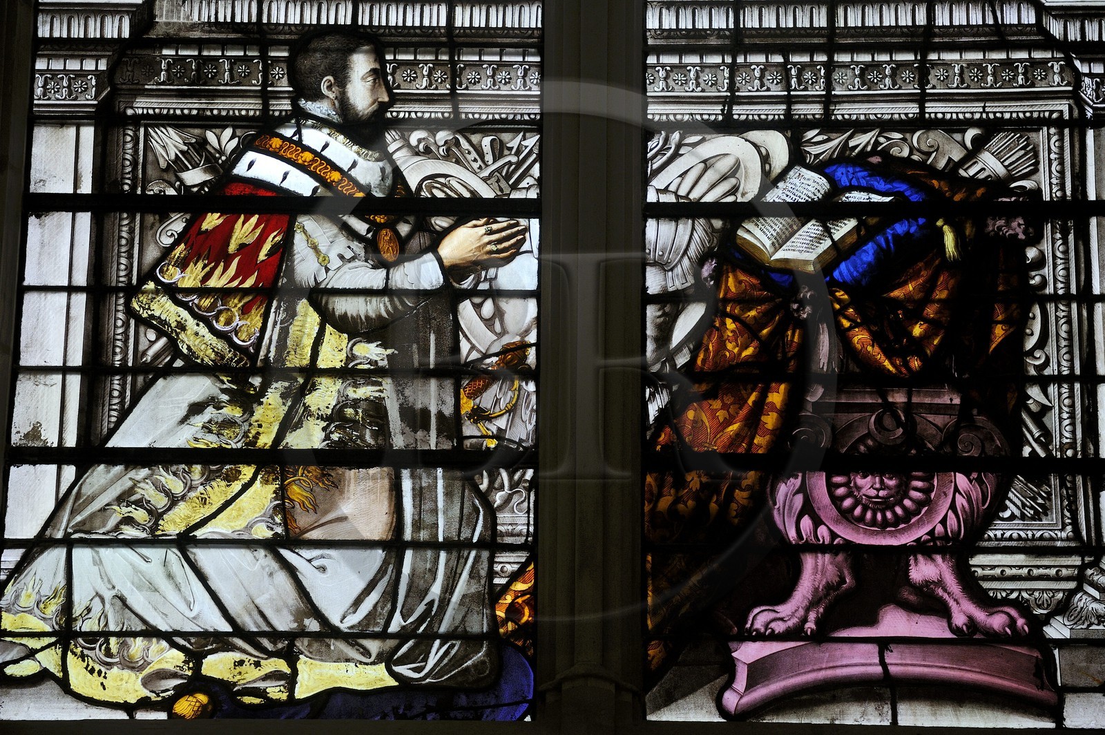 France, Val-de-Marne (94), Vincennes, le château de Vincennes, vitraux de la Sainte Chapelle représentant l'Apocalypse, portrait de Henri II