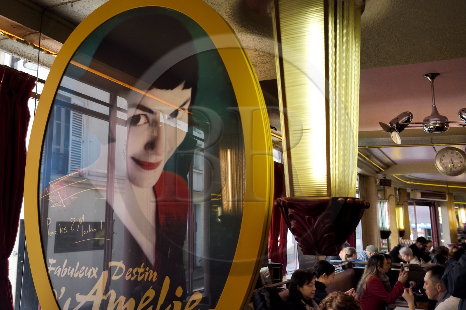 France, Paris (75), la Butte Montmartre, rue Lepic, le Café des Deux Moulins qui servit de décor du film Le Fabuleux destin d'Amélie Poulain