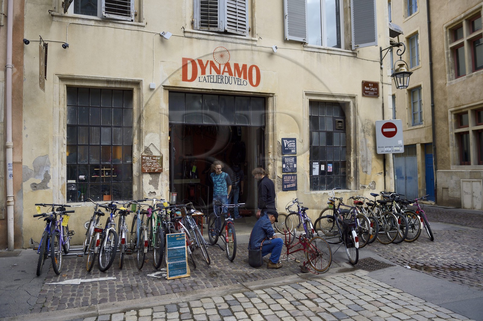 France, Meurthe-et-Moselle, Nancy, bicycle repairman in rue Pierre Gringoir