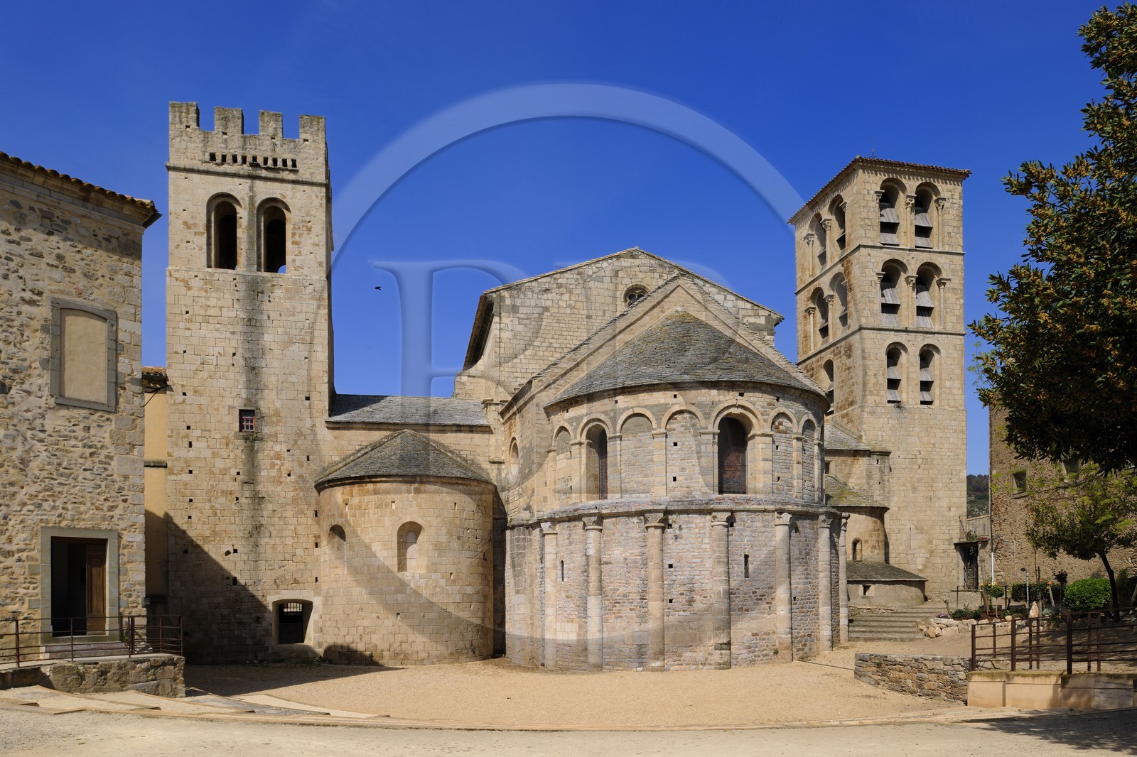 France, Aude (11), village de Caunes-Minervois, abbaye  bénédictine fondée en 780