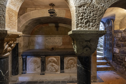 France, Alpes-Maritimes, Mandelieu La Napoule, castle of La Napoule (12th-19th century) largely rebuilt at the start of the 20th century by the American couple Henry and Marie Clews, crypt where the couple lie in half-open tombs facing each other