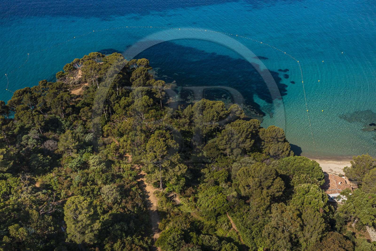 France, Var (83), Rayol-Canadel-sur-Mer, Domaine du Rayol, propriété du conservatoire du littoral mention obligatoire, le jardin des Méditerranées conçu par le paysagiste Gilles Clément, zone du sentier marin dans le Jardin Marin (vue aérienne)