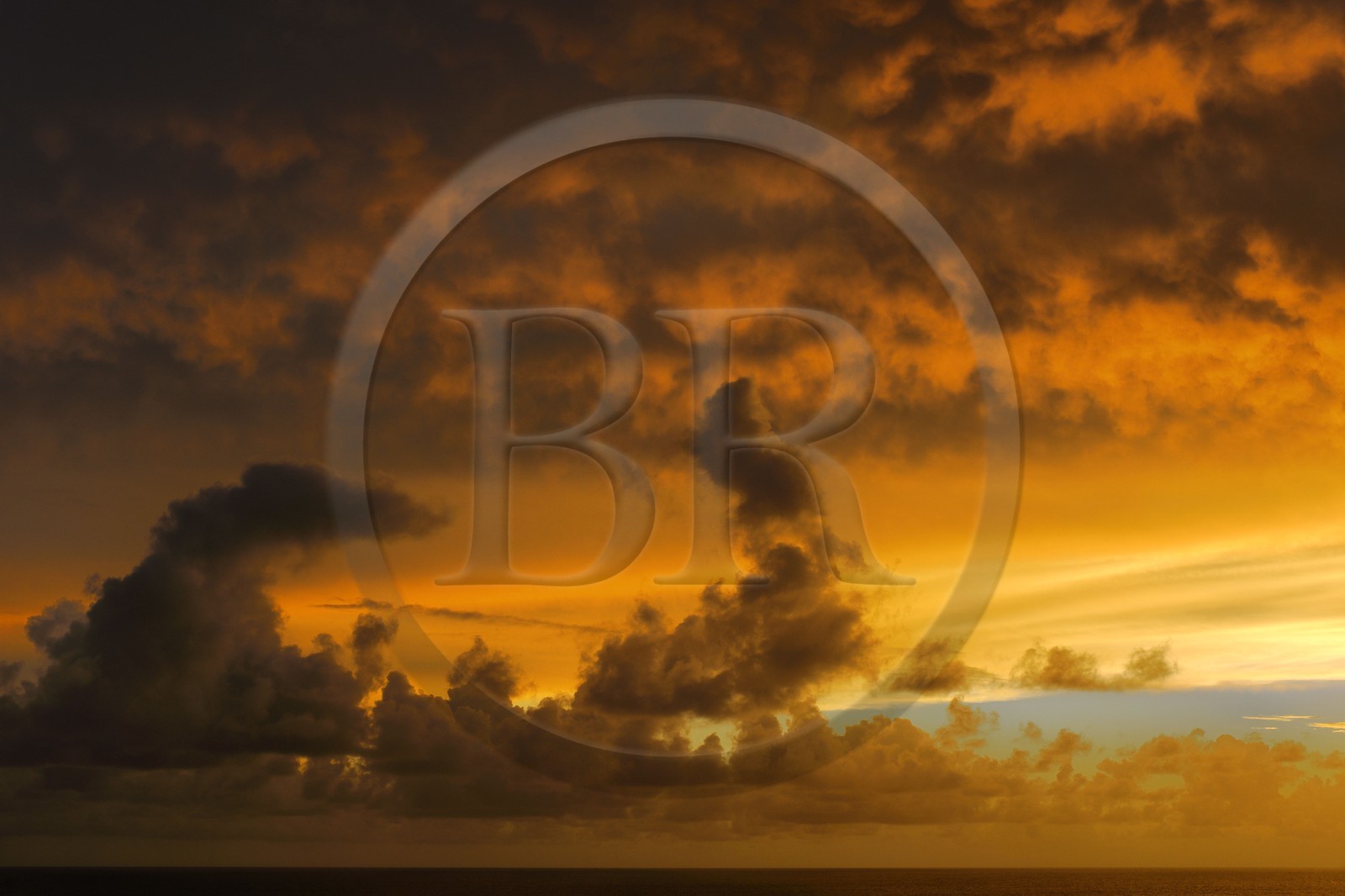 France, île de la Réunion, ciel du crépuscule