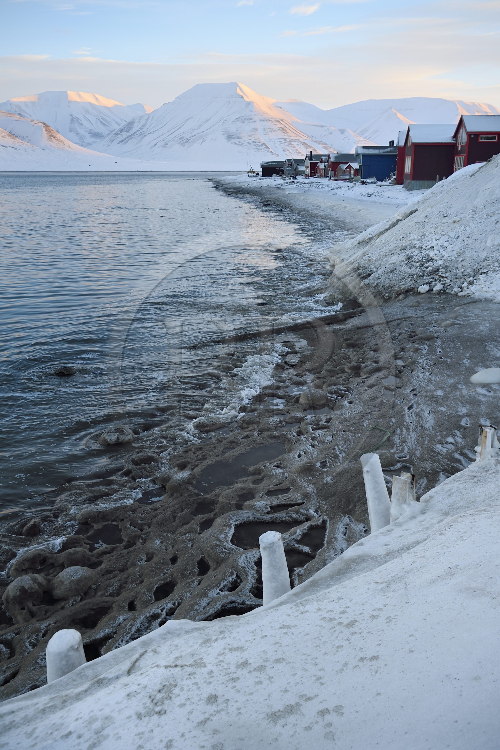 Norway, Svalbard, Spitzbergen, Longyearbyen, wooden houses on the edge of the Adventfjorden