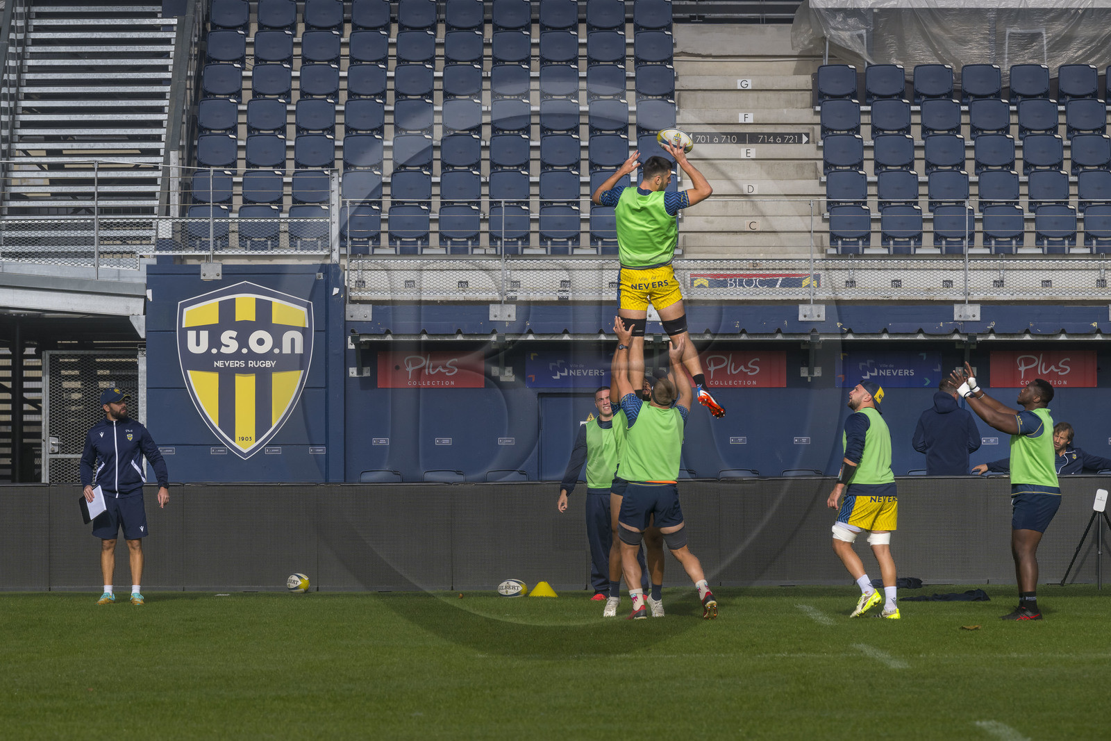 France, Nièvre (58), Sermoise-sur-Loire, stade du Pré-Fleuri, séance d'entrainement des joueurs de l'USON Nevers Rugby