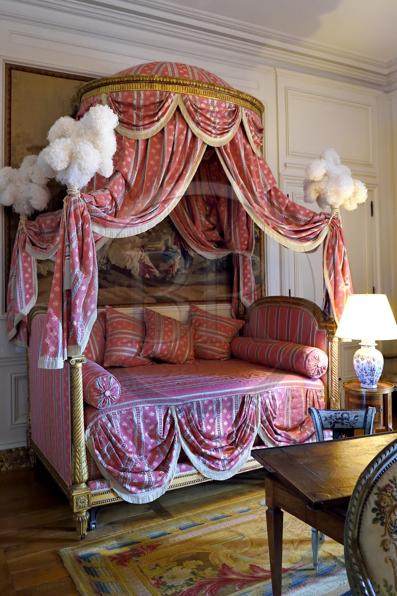 France, Dordogne, Périgord Noir, Hautefort castle, master bedroom