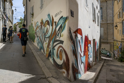 France, Bouches-du-Rhône (13), Marseille, quartier du Panier, peintures murales et graffitis à l'angle de la rue de l'Abadie et du Poirier