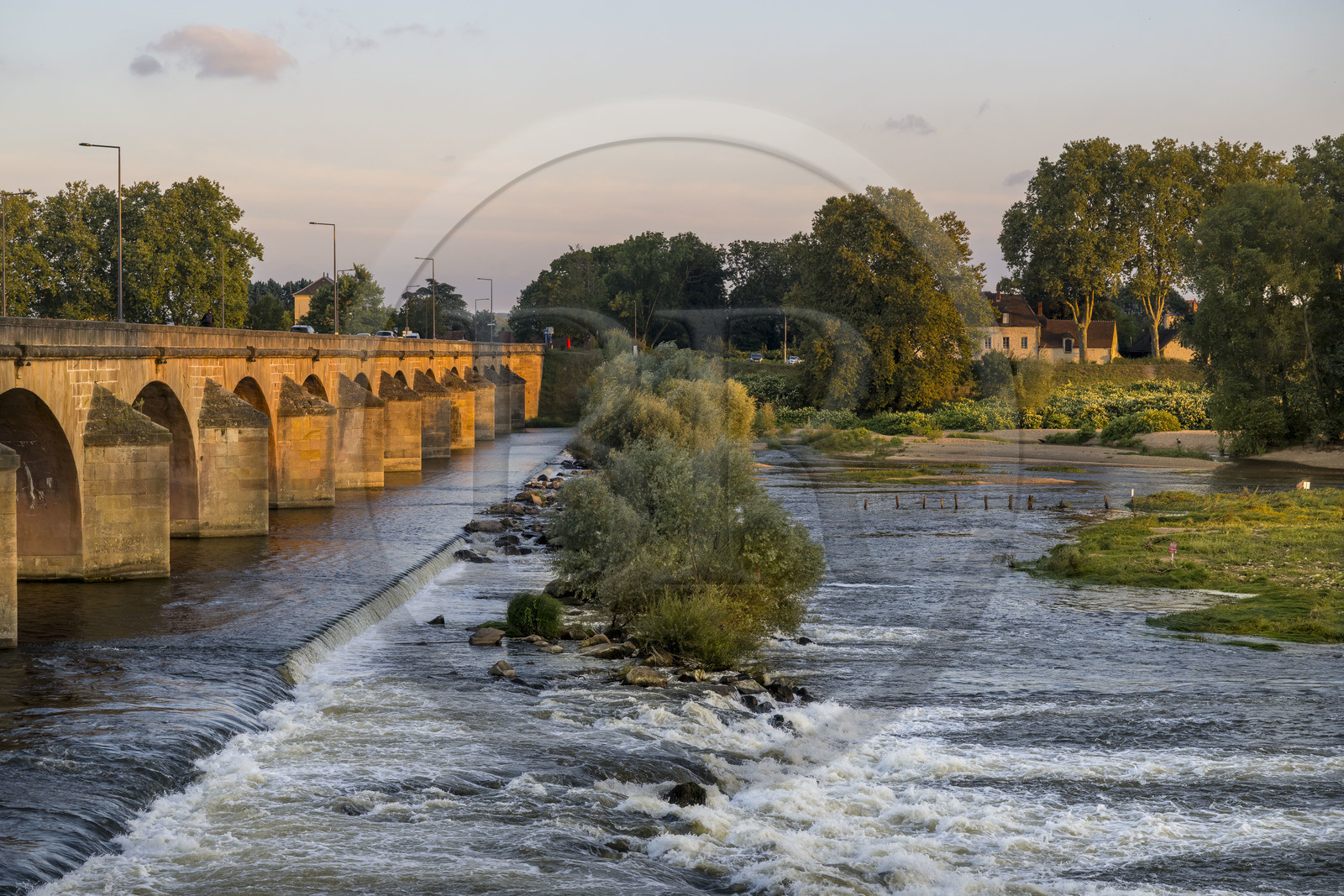 France, Nièvre (58), Nevers, le Pont de la Loire