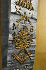 France, Rhône (69), Lyon, site historique classé Patrimoine Mondial de l'UNESCO, Vieux Lyon, musées Gadagne, Musée d'histoire de la ville de Lyon, cordon maçonnique de maître du rite français (XIXème siècle)