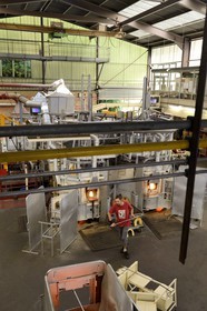 France, Moselle (57), Saint-Louis-les-Bitche, la Cristallerie Saint-Louis, four à bassin à coulée continue