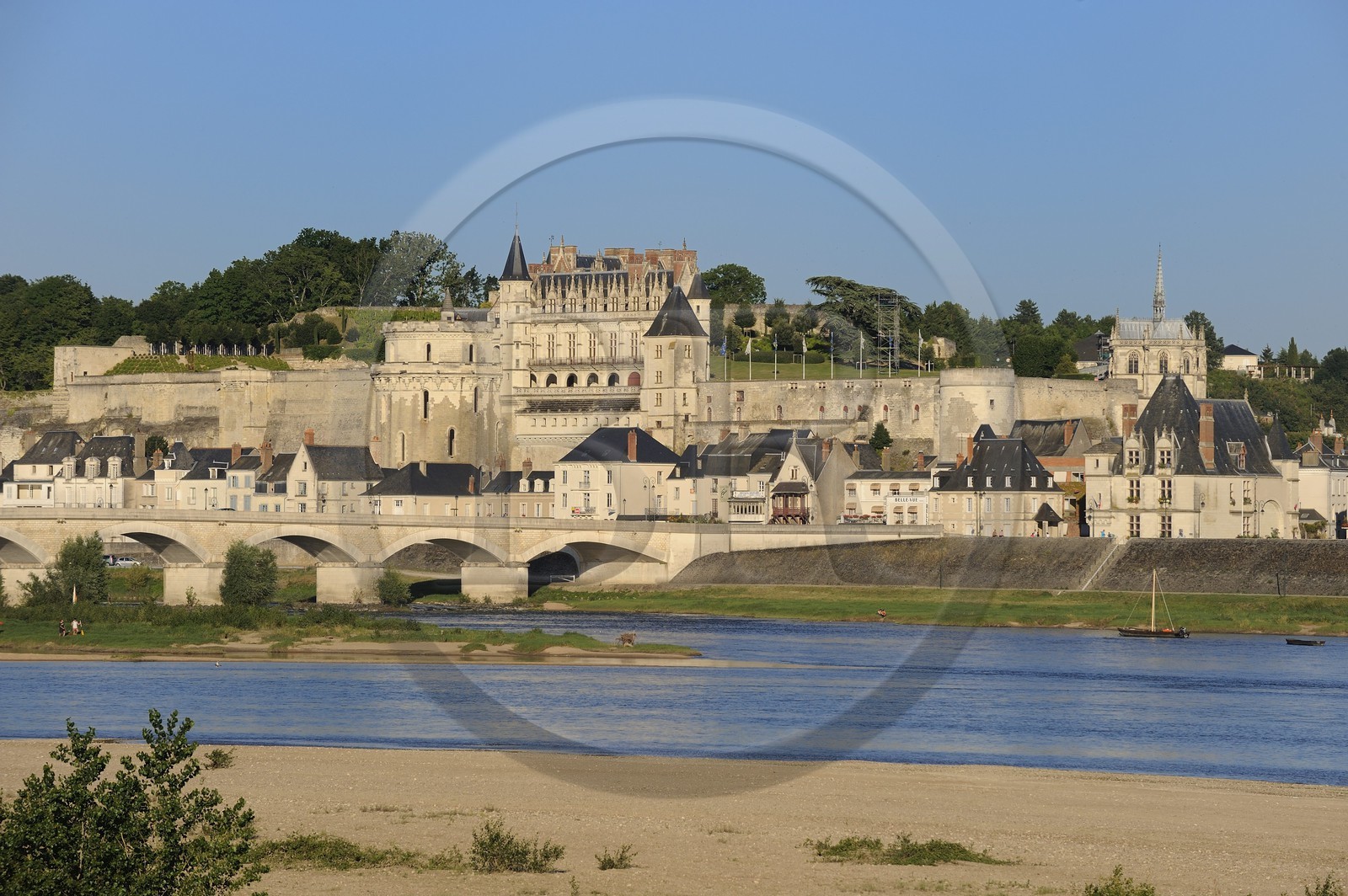 France, Indre et Loire (37), Vallée de la Loire classée Patrimoine mondial de l'UNESCO, château d'Amboise surplombant la Loire