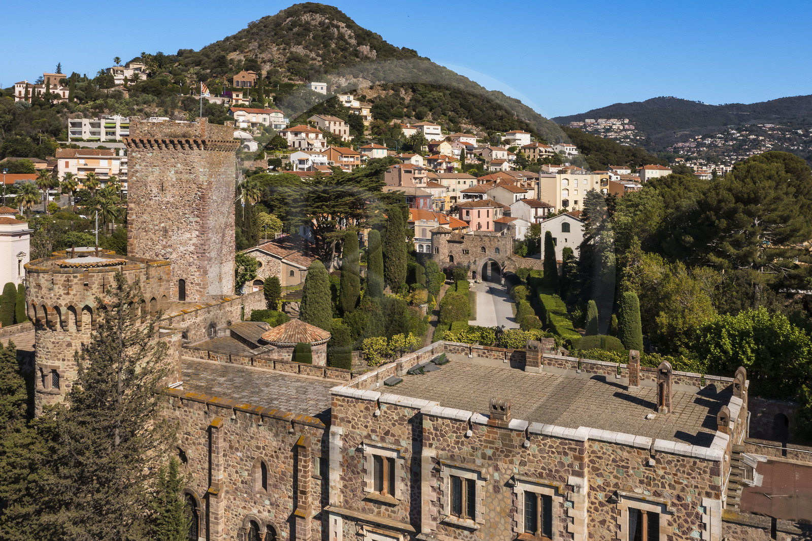France, Alpes-Maritimes (06), Mandelieu-la-Napoule, chateau de La Napoule (XII-XIXe siècle) et son parc labellisé Jardin Remarquable (vue aérienne)