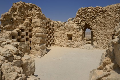 Israel, désert du Neguev, forteresse de Massada, classée Patrimoine Mondial de l'UNESCO, colombarium