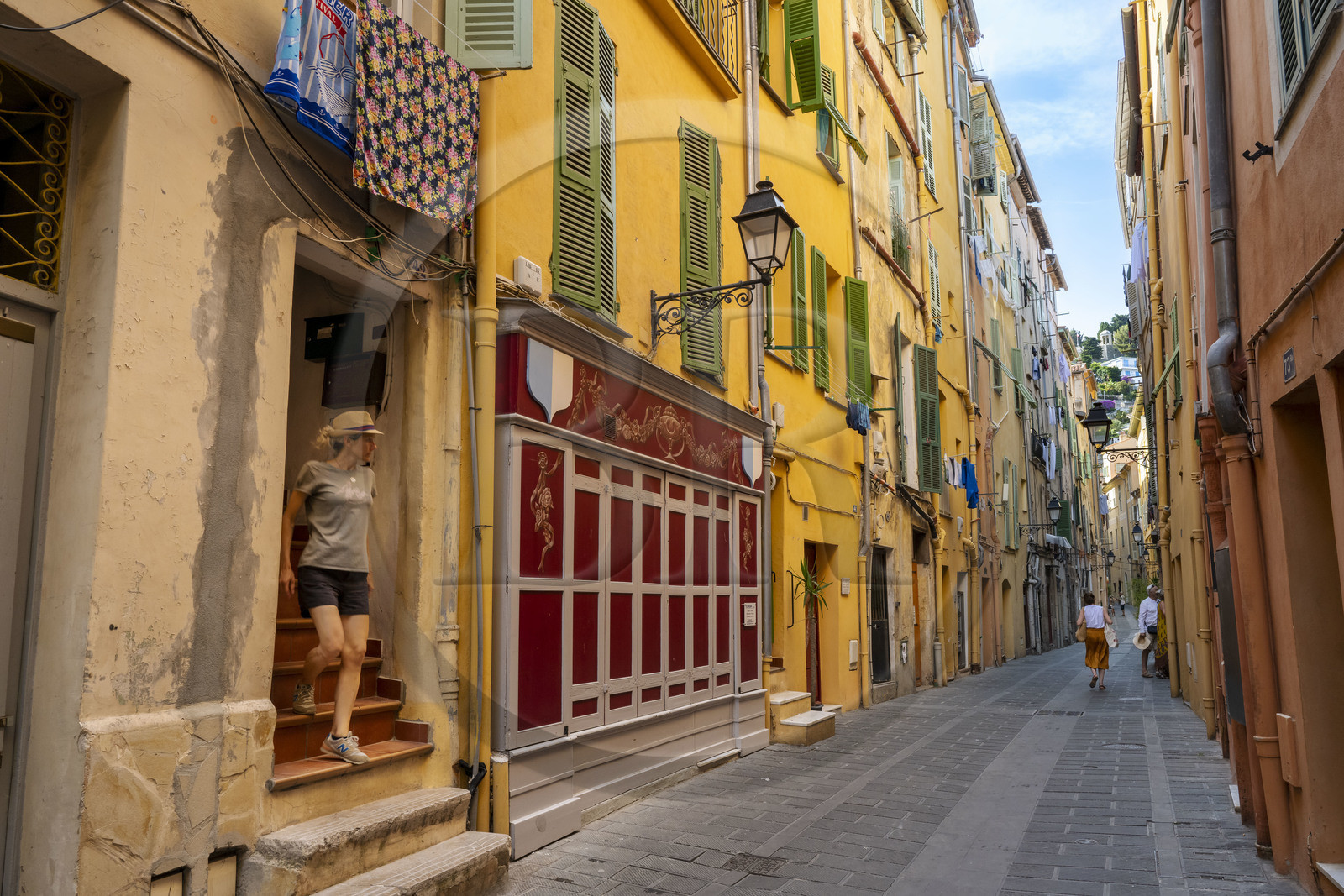 France, Alpes-Maritimes (06), Menton, la vieille ville, la rue Longue est l'ancienne artère principale de la ville moyenageuse