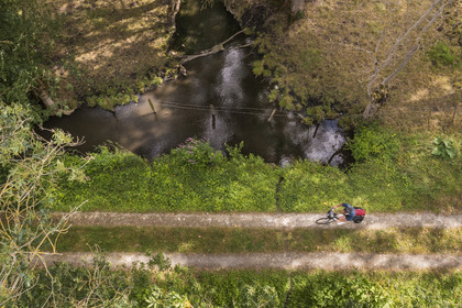 France, Deux-Sèvres (79), le Marais Poitevin, la Venise Verte, Le Vanneau-Irleau, randonnée à bicyclette le long des canaux(vue aérienne