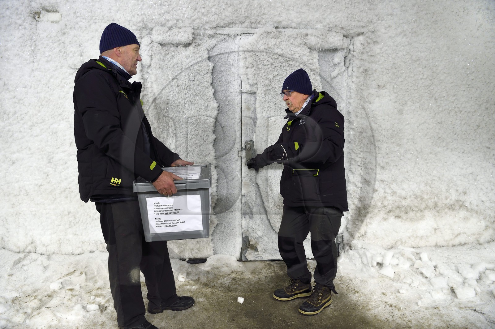 Norvège, Svalbard, Spitzberg, Longyearbyen, la Réserve mondiale de semences du Svalbard (banque de graines du Global Seed Vault), antichambre des 3 zones de stockage creusée dans la roche et à une température constante de -4°C fournie par le permafrost, porte d'accès à la salle de stockage maintenue artificiellement à -18°C