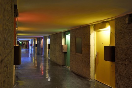 France, Bouches-du-Rhône (13), Marseille, oeuvre architecturale de Le Corbusier, classée Patrimoine Mondial de l'UNESCO, la Cité Radieuse par l'architecte Le Corbusier, rue intérieure