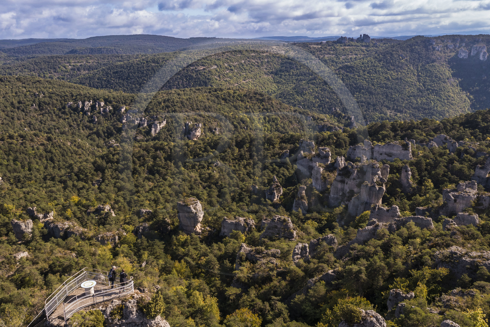 France, Aveyron (12), Causses et les Cévennes, paysage culturel de l'agro-pastoralisme méditerranéen, classés Patrimoine Mondial de l'UNESCO, Causse Noir, La Roque-Sainte-Marguerite, chaos de Montpellier-le-Vieux, la Cité de Pierres (vue aérienne)