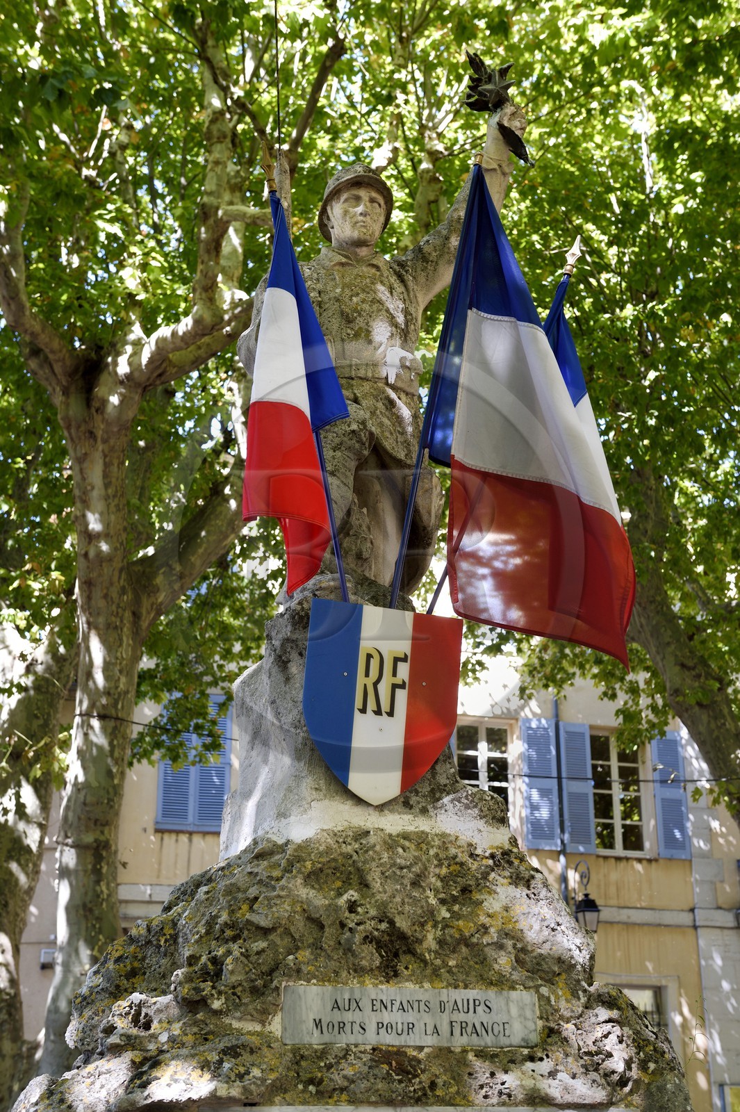 France, Var (83), Parc Naturel Régional du Verdon, village de Aups, le monument aux morts