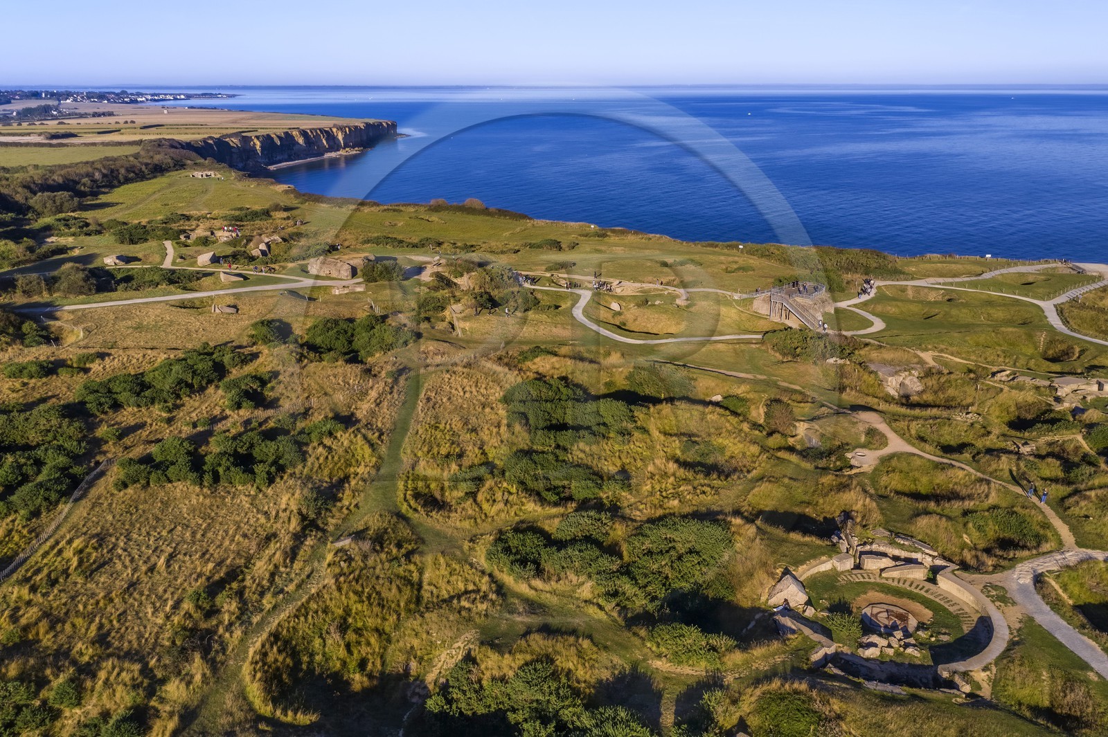 France, Calvados (14), Cricqueville-en-Bessin, la Pointe du Hoc, ruines des fortifications allemandes et les trous d'obus du débarquement du 6 juin 1944 lors de la seconde guerre mondiale (vue aérienne)