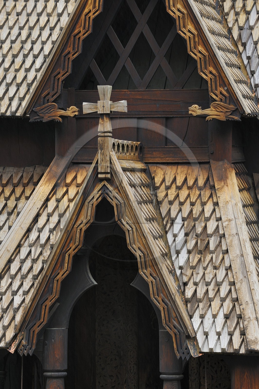 Norvège, Oslo, presqu'île de Bygdoy, musée du Folklore norvégien (Norsk Folkemuseum), l'église en bois debout de Gol