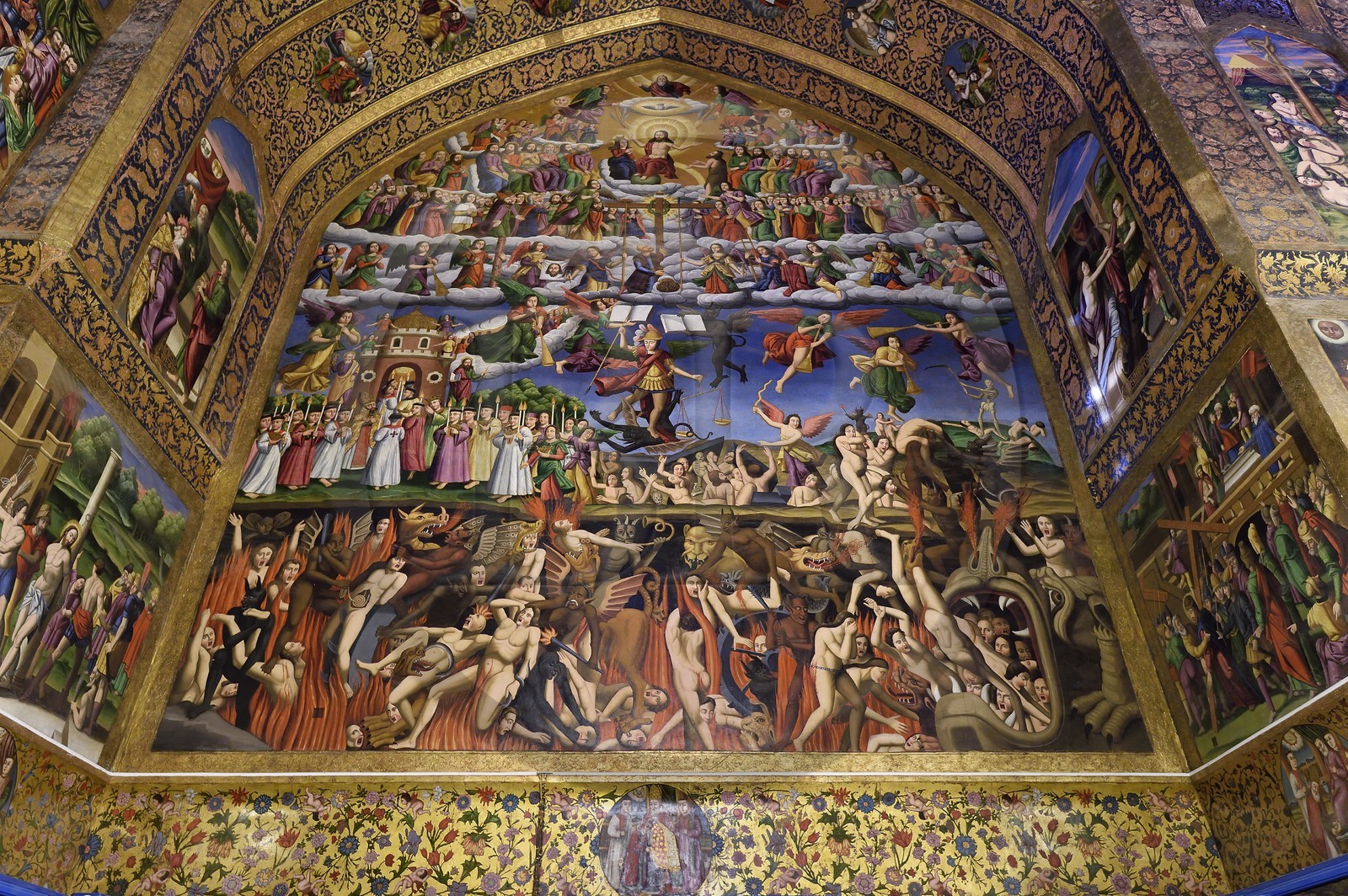 Iran, province d'Ispahan, Ispahan, quartier arménien de la Nouvelle-Djoulfa (Nor Djoura), la Cathédrale Vank plus connue sous le nom de Cathédrale Saint-Sauveur, fresque arménienne représentant le Ciel, la Terre et l'enfer